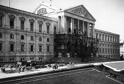 Os últimos trabalhos na actual fachada de S. Bento, in "Diário de Notícias", 5 de Novembro de 1939