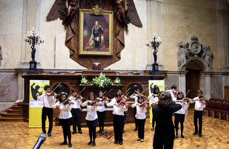 Programa Cultural "Actuação dos "Pequenos Violinos da Metropolitana "