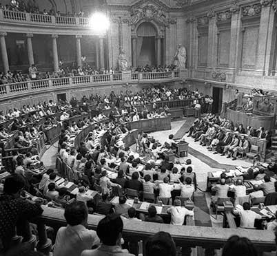 Sala das Sessões durante o cerco de 1975
