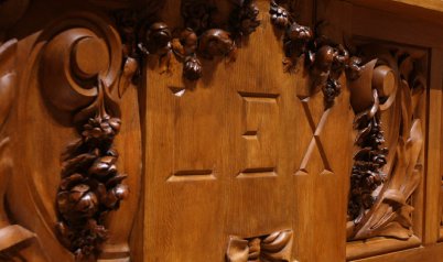 Inscrição "Lex" em madeira - Pormenor da sala das Sessões