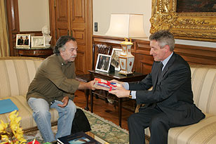 Audiência com o Director do Jornal Notícias da Amadora, Orlando César, para entrega dos Inéditos do Arquivo de Censura, em 06.10.2004