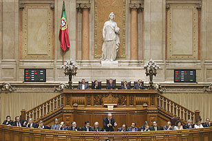 Plenário — 1º Debate Mensal com o Primeiro-Ministro, Pedro Santana Lopes, em 14.10.2004
