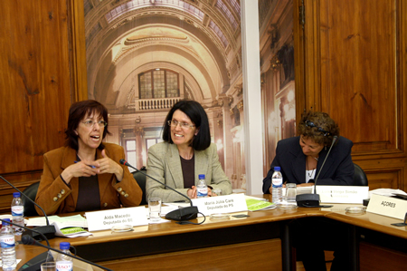 Reuni&atilde;o da 1.&ordf; Comiss&atilde;o, presidida pelas Deputadas Maria J&uacute;lia Car&eacute; (PS) e  Alda Macedo (BE) - Assembleia da Rep&uacute;blica, em 08.05.2006