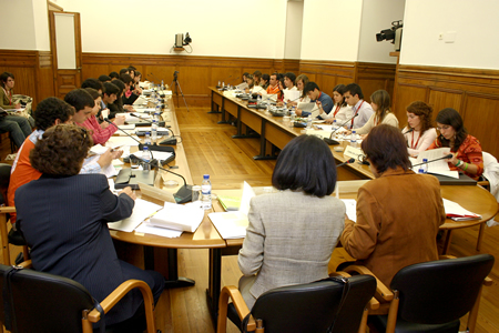 Reuni&atilde;o da 1.&ordf; Comiss&atilde;o, presidida pelas Deputadas Maria J&uacute;lia Car&eacute; (PS) e  Alda Macedo (BE) - Assembleia da Rep&uacute;blica, em 08.05.2006