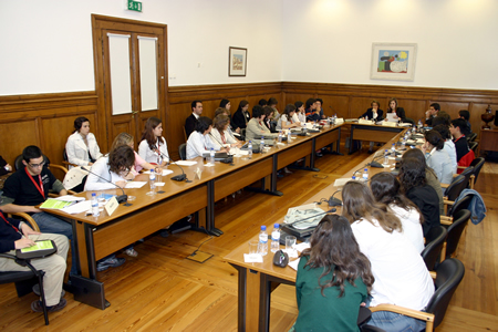 Reuni&atilde;o da 2.&ordf; Comiss&atilde;o, presidida pela Deputada ZitaSeabra (PSD),  Assembleia da Rep&uacute;blica, em 08.05.2006