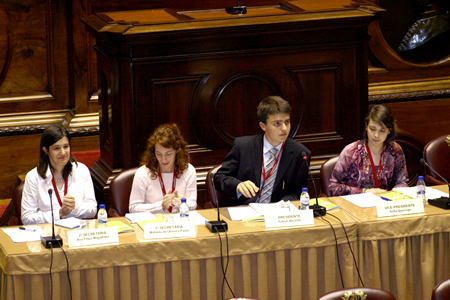 Mesa da VI Sess&atilde;o: Tobias Berardo (Presidente), Sofia Queiroga (Vice-Presidente), Mafalda de Oliveira Paulo (1.&ordf; Secret&aacute;ria) e Ana Filipa Magalh&atilde;es (2.&ordf; Secret&aacute;ria) , Assembleia da Rep&uacute;blica, em 08.05.2006