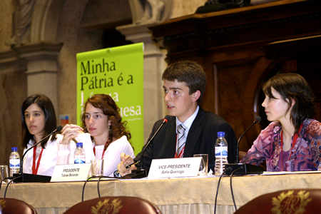 Mesa da VI Sess&atilde;o: Tobias Berardo (Presidente), Sofia Queiroga (Vice-Presidente), Mafalda de Oliveira Paulo (1.&ordf; Secret&aacute;ria) e Ana Filipa Magalh&atilde;es (2.&ordf; Secret&aacute;ria) , Assembleia da Rep&uacute;blica, em 08.05.2006