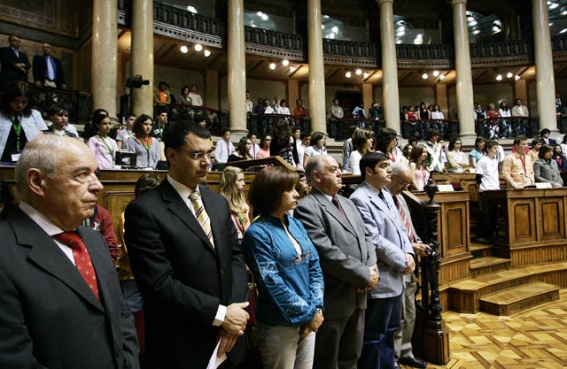 Voto de Pesar pelo falecimento do Prof. Campos Pinto da EB 2,3 Prof. Agostinho da Silva em Lisboa , em 15 de Maio de 2007