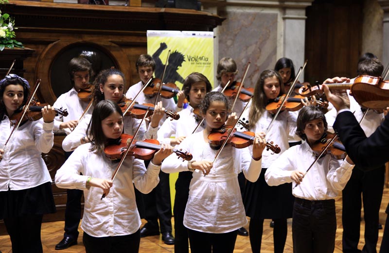 Programa Cultural Actuação dos "Pequenos Violinos da Metropolitana" 