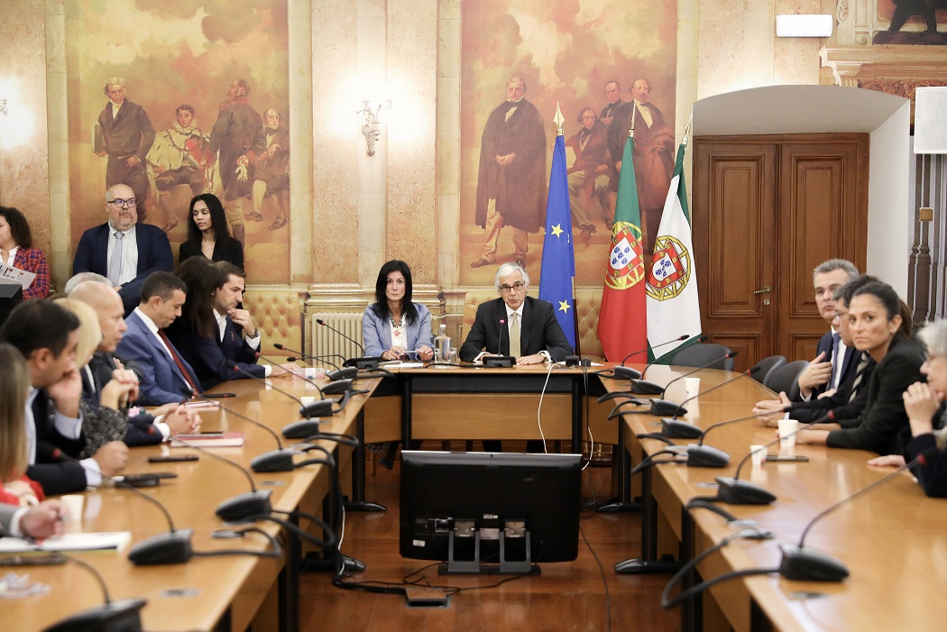 sala de comissão na tomada de posse da comissão eventual para acompanhamento integrado da execução e monitorização da Agenda Anticorrupção