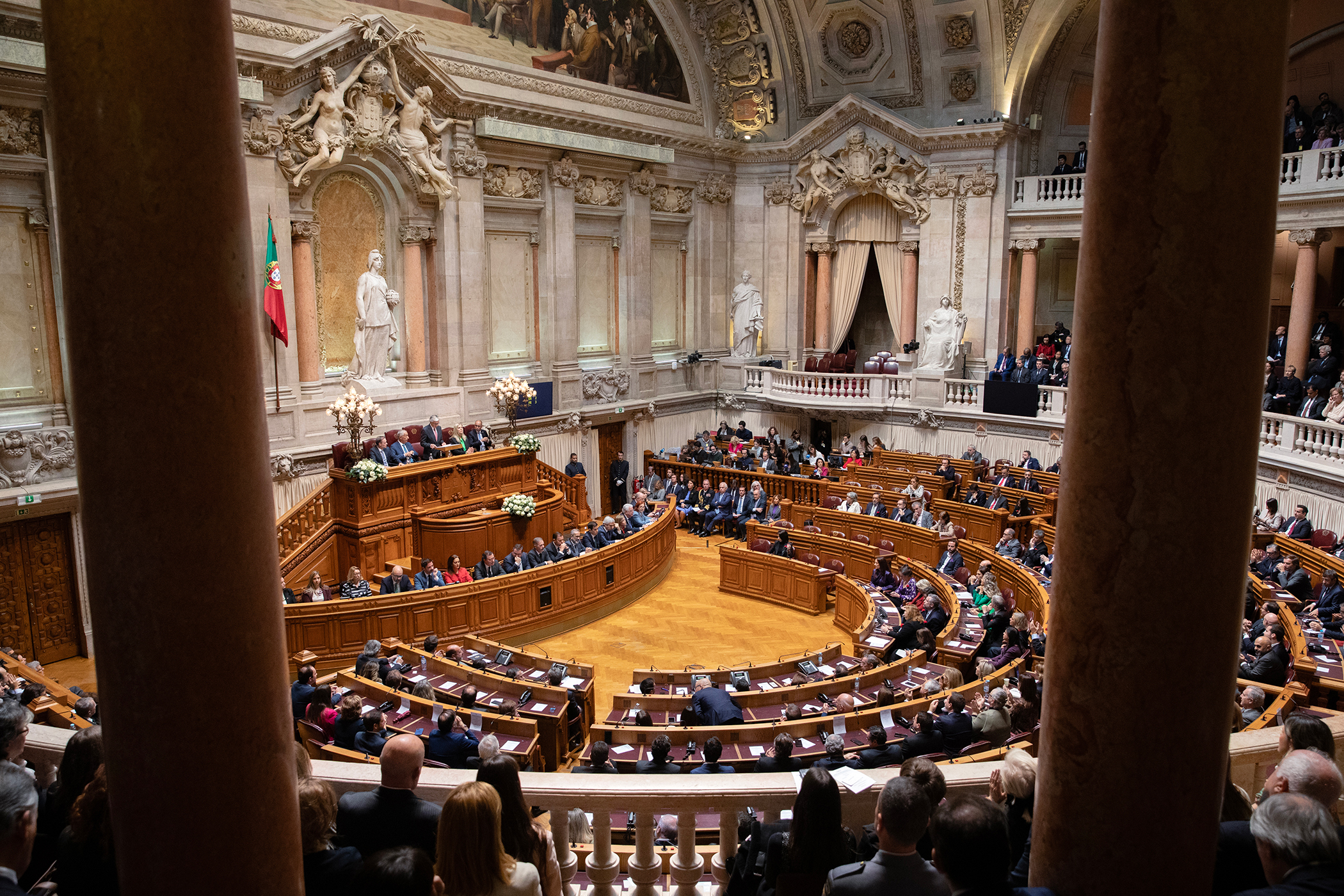 sala das sessões na sessão comemorativa do 25 de novembro          