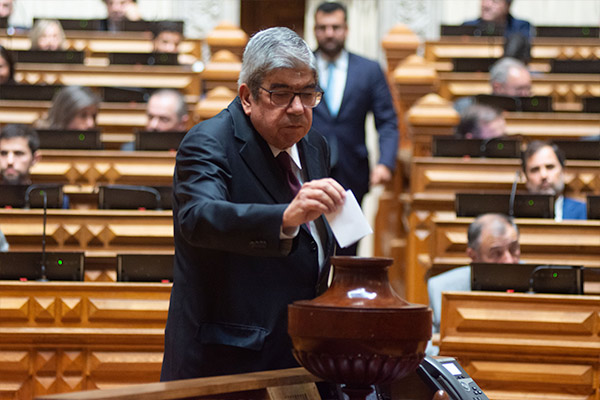 Eduardo Ferro Rodrigues a votar